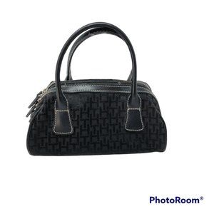 Tommy Hilfiger small Black hand bag with zip